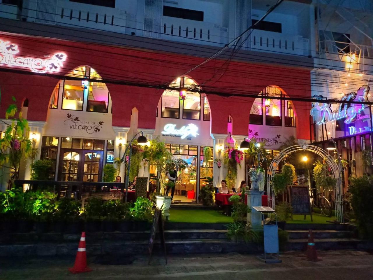 Vulcano Hotel Chiang Mai Exterior photo